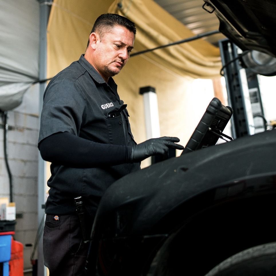 Güero diagnosing under the hood with a ruggedized tablet