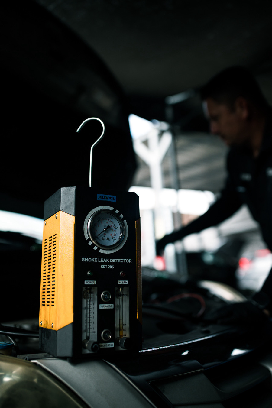 Autool smoke leak detector running on a vehicle